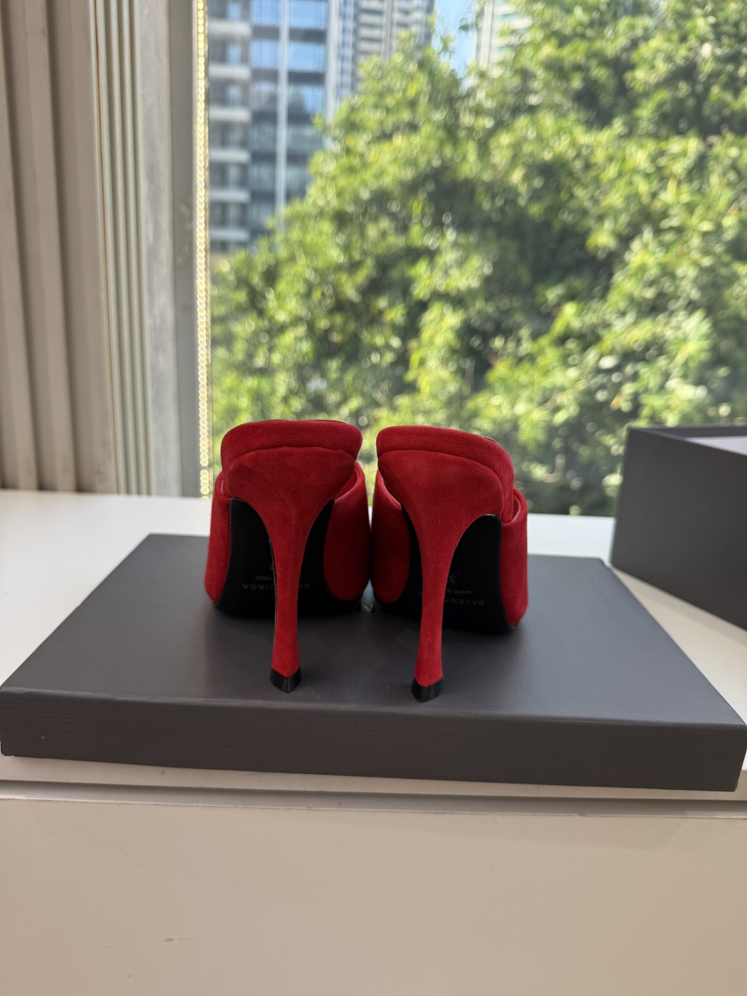 G289所见即所得Balenciag巴黎世家芭蕾高跟单鞋舞鞋巴黎世家非常经典的设计,高跟鞋非常性感,搭配狂野自我!不羁风 G289所见即所得Balenciag巴黎世家芭蕾高跟单鞋舞鞋巴黎世家非常经典的设计,高跟鞋非常性感,搭配狂野自我!不羁风