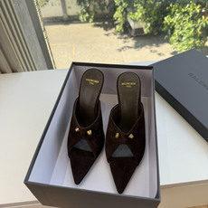 G289所见即所得Balenciag巴黎世家芭蕾高跟单鞋舞鞋巴黎世家非常经典的设计,高跟鞋非常性感,搭配狂野自我!不羁风 G289所见即所得Balenciag巴黎世家芭蕾高跟单鞋舞鞋巴黎世家非常经典的设计,高跟鞋非常性感,搭配狂野自我!不羁风