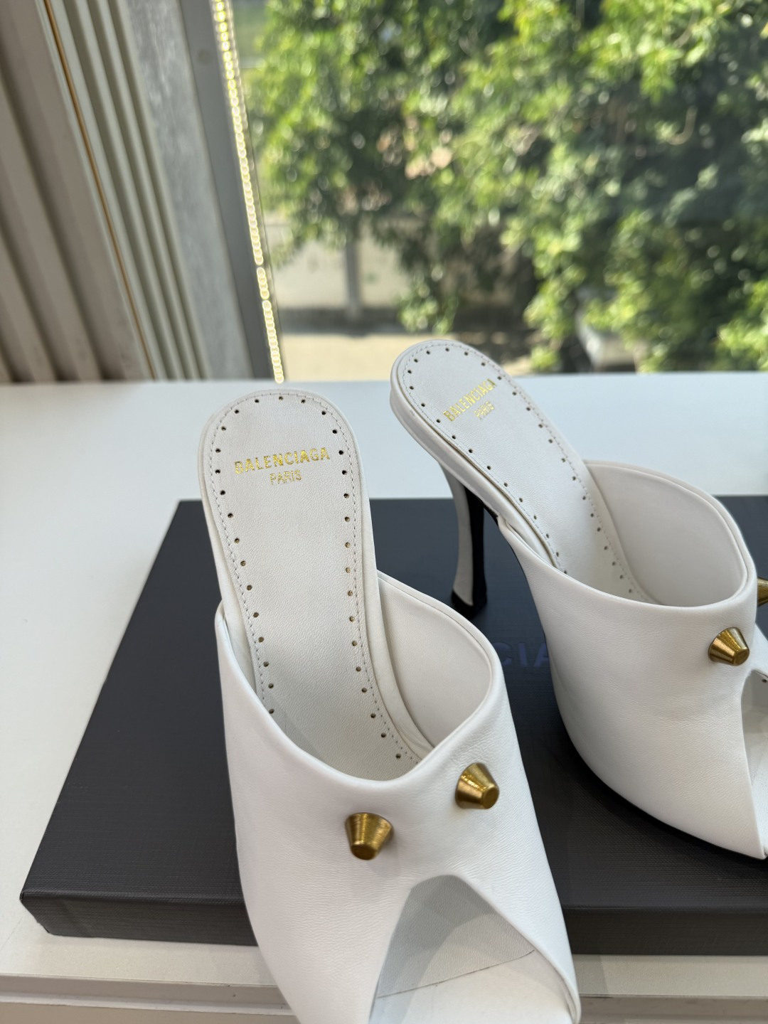G289所见即所得Balenciag巴黎世家芭蕾高跟单鞋舞鞋巴黎世家非常经典的设计，高跟鞋非常性感，搭配狂野自我！不羁风