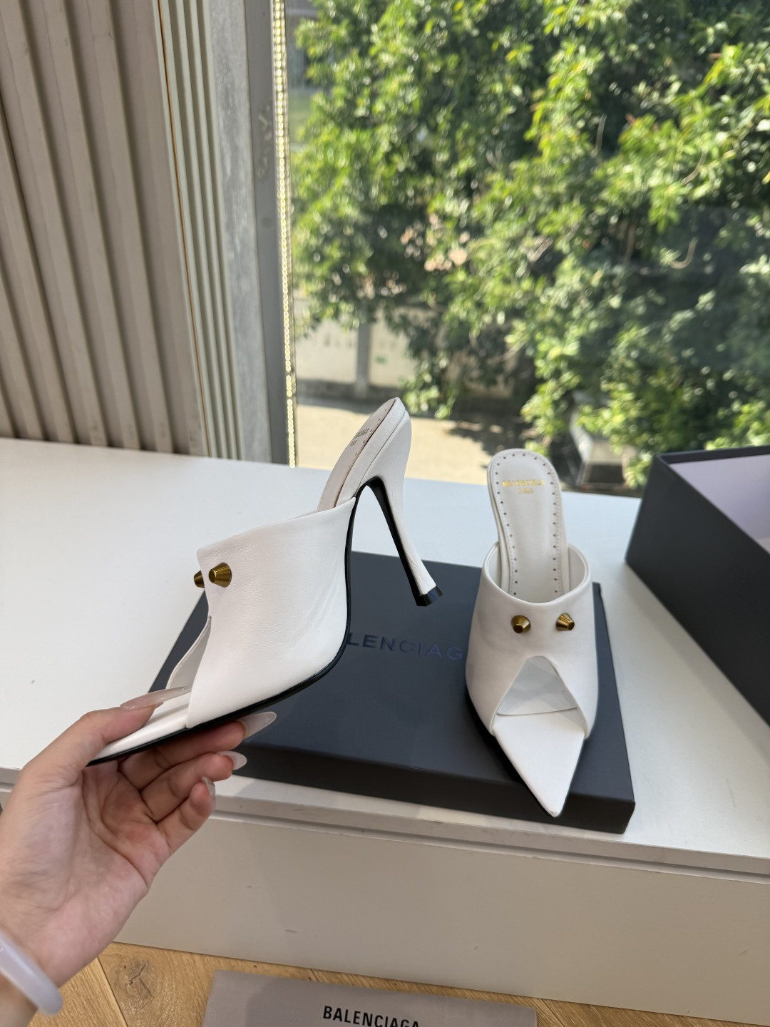 G289所见即所得Balenciag巴黎世家芭蕾高跟单鞋舞鞋巴黎世家非常经典的设计，高跟鞋非常性感，搭配狂野自我！不羁风
