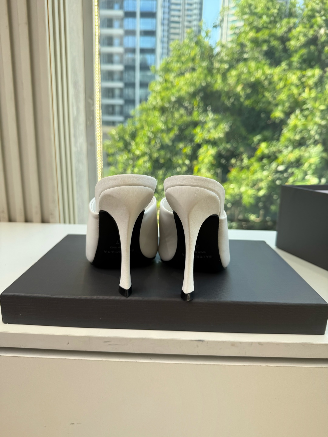 G289所见即所得Balenciag巴黎世家芭蕾高跟单鞋舞鞋巴黎世家非常经典的设计，高跟鞋非常性感，搭配狂野自我！不羁风