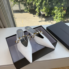 G289所见即所得Balenciag巴黎世家芭蕾高跟单鞋舞鞋巴黎世家非常经典的设计,高跟鞋非常性感,搭配狂野自我!不羁风 G289所见即所得Balenciag巴黎世家芭蕾高跟单鞋舞鞋巴黎世家非常经典的设计,高跟鞋非常性感,搭配狂野自我!不羁风
