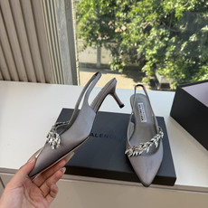 G289所见即所得Balenciag巴黎世家芭蕾高跟单鞋舞鞋巴黎世家非常经典的设计,高跟鞋非常性感,搭配狂野自我!不羁风 G289所见即所得Balenciag巴黎世家芭蕾高跟单鞋舞鞋巴黎世家非常经典的设计,高跟鞋非常性感,搭配狂野自我!不羁风