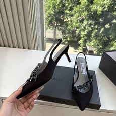 G289所见即所得Balenciag巴黎世家芭蕾高跟单鞋舞鞋巴黎世家非常经典的设计,高跟鞋非常性感,搭配狂野自我!不羁风 G289所见即所得Balenciag巴黎世家芭蕾高跟单鞋舞鞋巴黎世家非常经典的设计,高跟鞋非常性感,搭配狂野自我!不羁风