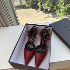 G289所见即所得Balenciag巴黎世家芭蕾高跟单鞋舞鞋巴黎世家非常经典的设计,高跟鞋非常性感,搭配狂野自我!不羁风 G289所见即所得Balenciag巴黎世家芭蕾高跟单鞋舞鞋巴黎世家非常经典的设计,高跟鞋非常性感,搭配狂野自我!不羁风