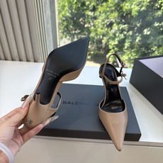 G289所见即所得Balenciag巴黎世家芭蕾高跟单鞋舞鞋巴黎世家非常经典的设计,高跟鞋非常性感,搭配狂野自我!不羁风 G289所见即所得Balenciag巴黎世家芭蕾高跟单鞋舞鞋巴黎世家非常经典的设计,高跟鞋非常性感,搭配狂野自我!不羁风