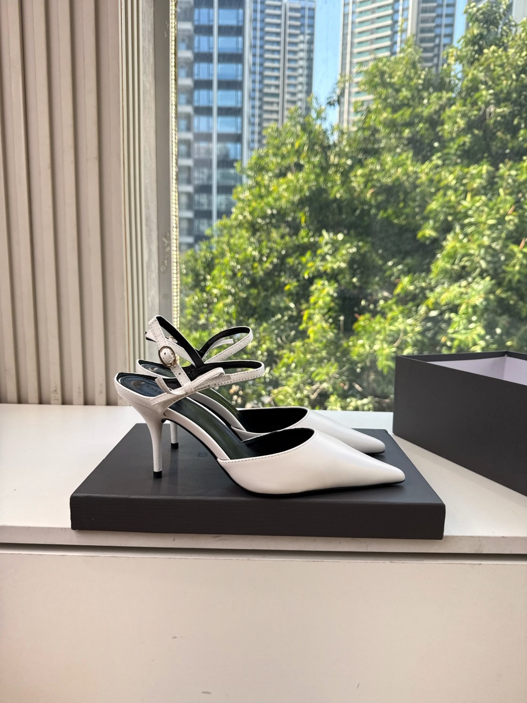 G289所见即所得Balenciag巴黎世家芭蕾高跟单鞋舞鞋巴黎世家非常经典的设计，高跟鞋非常性感，搭配狂野自我！不羁风