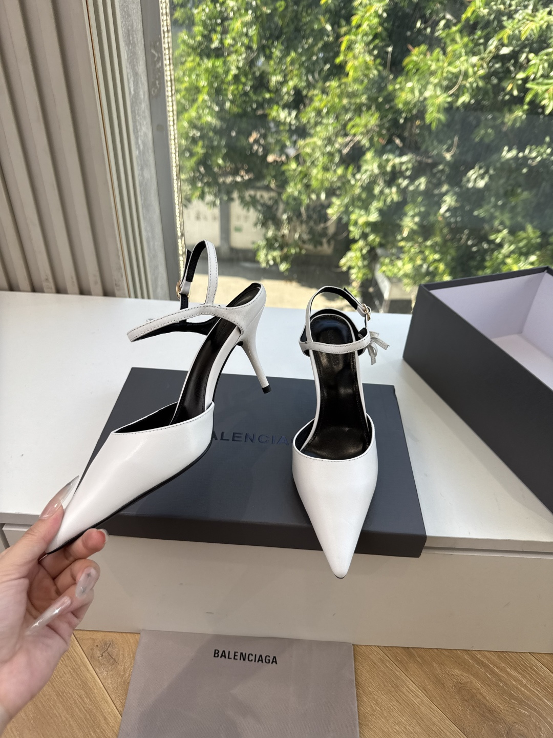 G289所见即所得Balenciag巴黎世家芭蕾高跟单鞋舞鞋巴黎世家非常经典的设计，高跟鞋非常性感，搭配狂野自我！不羁风