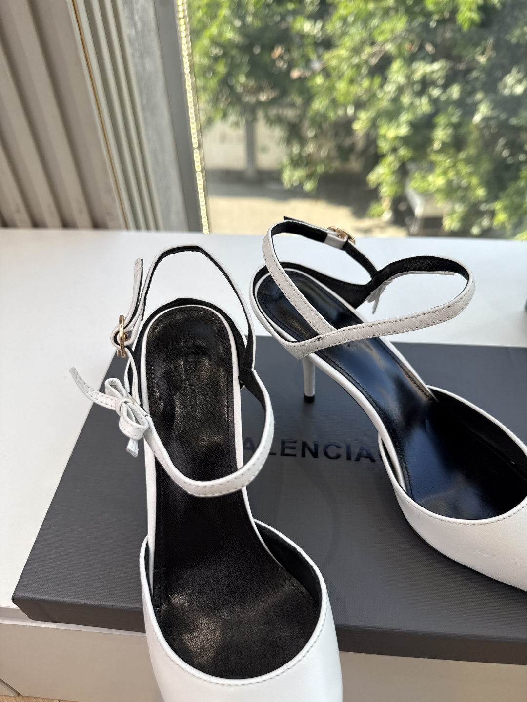 G289所见即所得Balenciag巴黎世家芭蕾高跟单鞋舞鞋巴黎世家非常经典的设计，高跟鞋非常性感，搭配狂野自我！不羁风