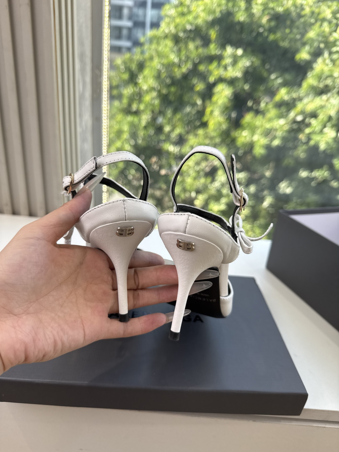 G289所见即所得Balenciag巴黎世家芭蕾高跟单鞋舞鞋巴黎世家非常经典的设计，高跟鞋非常性感，搭配狂野自我！不羁风