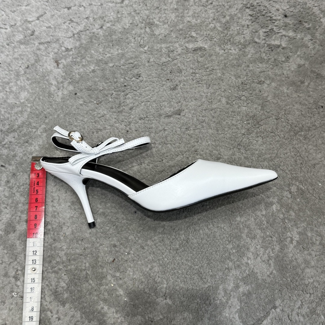G289所见即所得Balenciag巴黎世家芭蕾高跟单鞋舞鞋巴黎世家非常经典的设计,高跟鞋非常性感,搭配狂野自我!不羁风 G289所见即所得Balenciag巴黎世家芭蕾高跟单鞋舞鞋巴黎世家非常经典的设计,高跟鞋非常性感,搭配狂野自我!不羁风