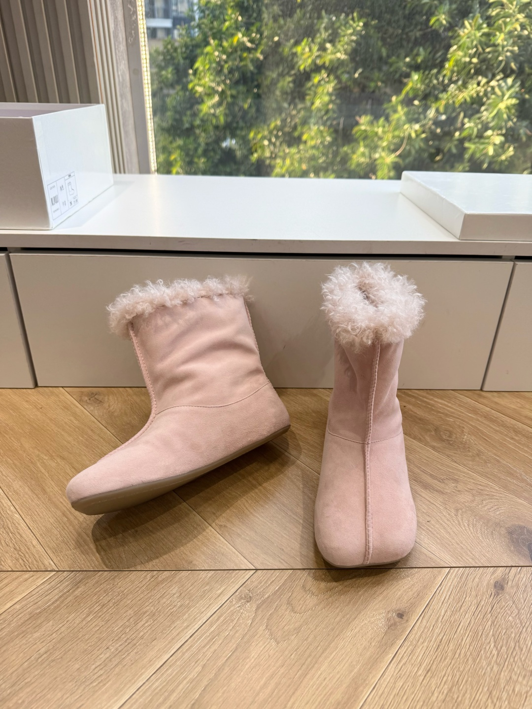 G077顶级品质Maison Margiel*26ss早秋新款翻毛皮毛边短靴 自带松弛复古文艺氛围感，柔和鞋型搭配卷卷毛