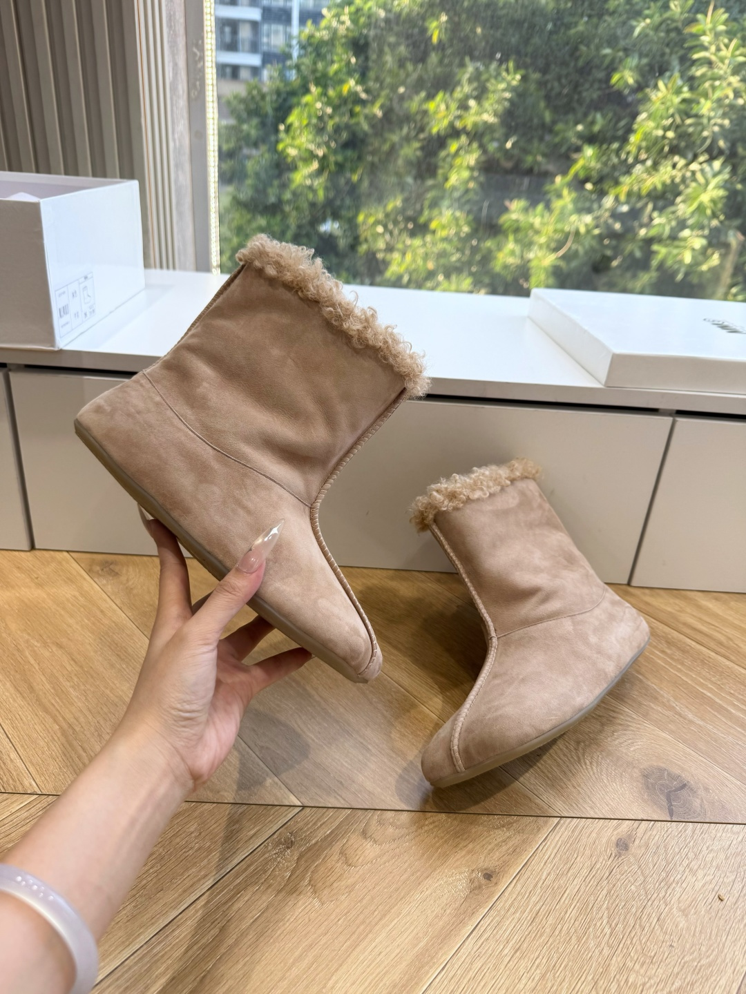 G077顶级品质Maison Margiel*26ss早秋新款翻毛皮毛边短靴 自带松弛复古文艺氛围感，柔和鞋型搭配卷卷毛