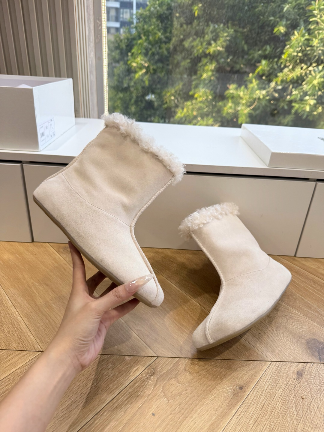 G077顶级品质Maison Margiel*26ss早秋新款翻毛皮毛边短靴 自带松弛复古文艺氛围感，柔和鞋型搭配卷卷毛