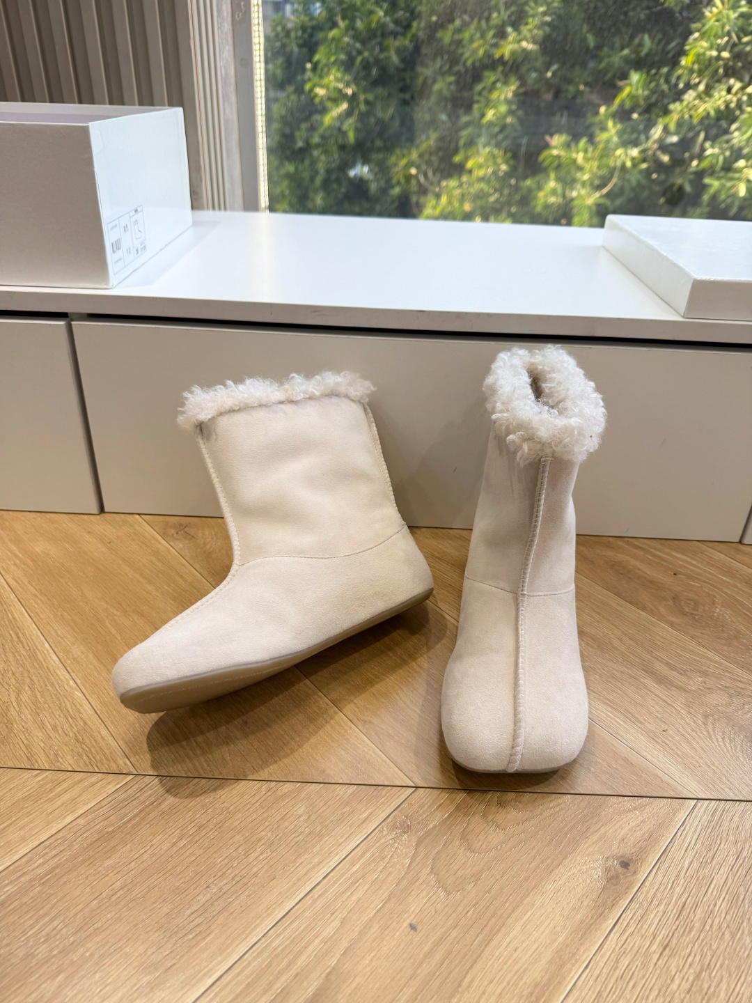 G077顶级品质Maison Margiel*26ss早秋新款翻毛皮毛边短靴 自带松弛复古文艺氛围感，柔和鞋型搭配卷卷毛