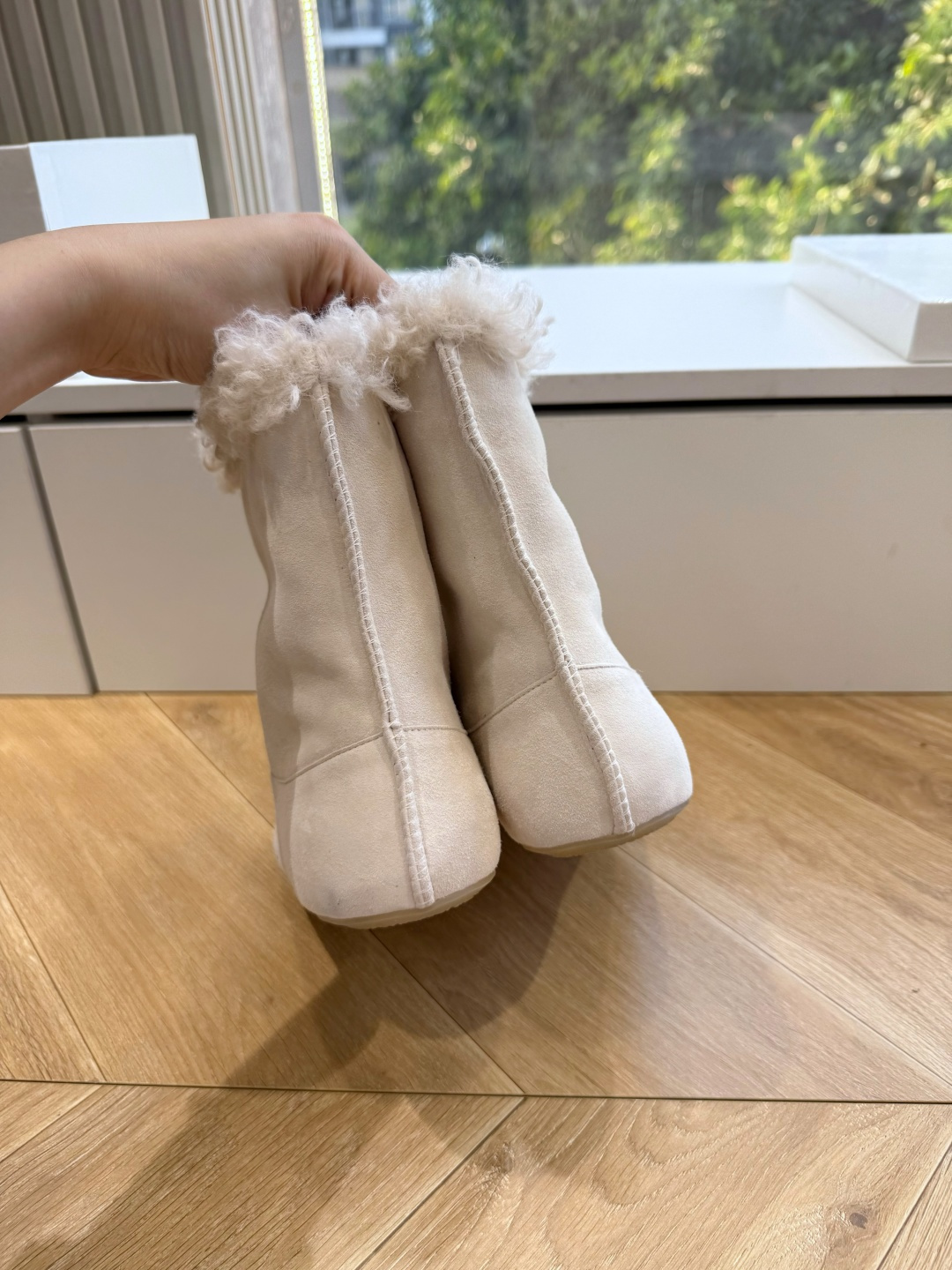 G077顶级品质Maison Margiel*26ss早秋新款翻毛皮毛边短靴 自带松弛复古文艺氛围感，柔和鞋型搭配卷卷毛