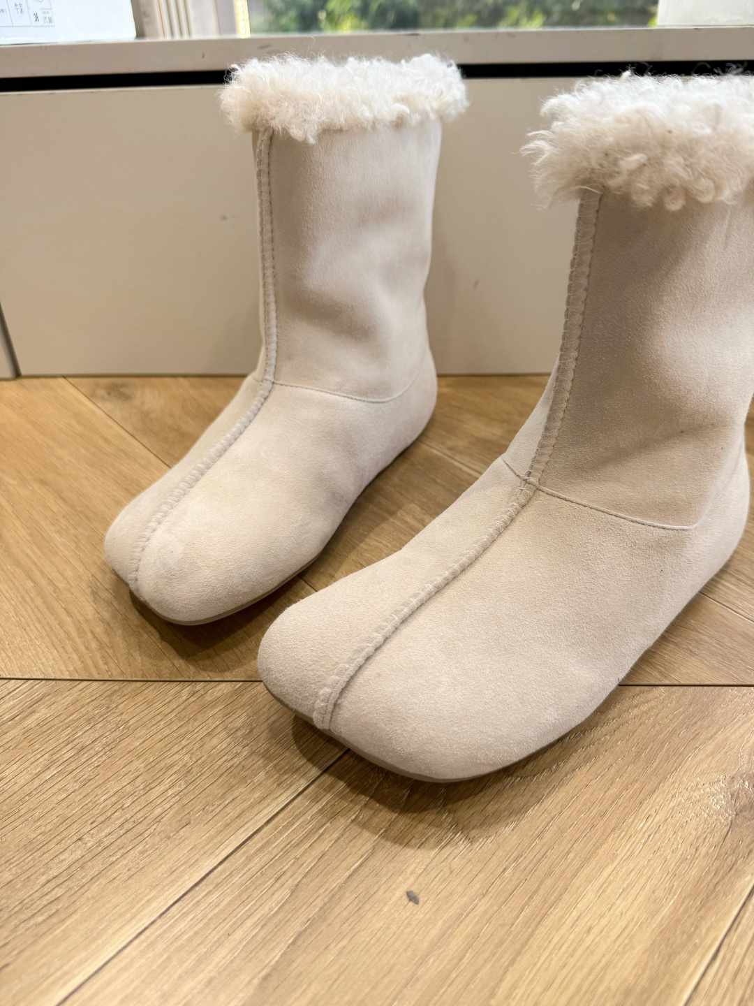 G077顶级品质Maison Margiel*26ss早秋新款翻毛皮毛边短靴 自带松弛复古文艺氛围感，柔和鞋型搭配卷卷毛