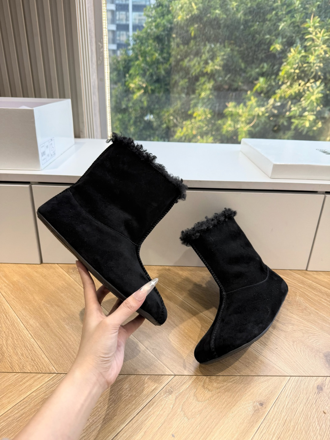 G077顶级品质Maison Margiel*26ss早秋新款翻毛皮毛边短靴 自带松弛复古文艺氛围感，柔和鞋型搭配卷卷毛