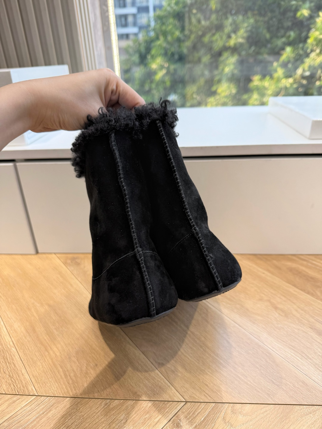 G077顶级品质Maison Margiel*26ss早秋新款翻毛皮毛边短靴 自带松弛复古文艺氛围感，柔和鞋型搭配卷卷毛