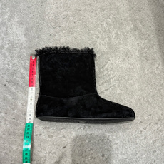 G077顶级品质Maison Margiel*26ss早秋新款翻毛皮毛边短靴 自带松弛复古文艺氛围感,柔和鞋型搭配卷卷毛 G077顶级品质Maison Margiel*26ss早秋新款翻毛皮毛边短靴 自带松弛复古文艺氛围感,柔和鞋型搭配卷卷毛
