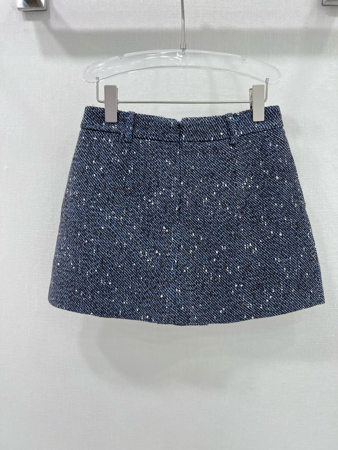 Elegant Half Skirt with Plumbology and Heavy Work – Classic and Stylish Design - 图片 8