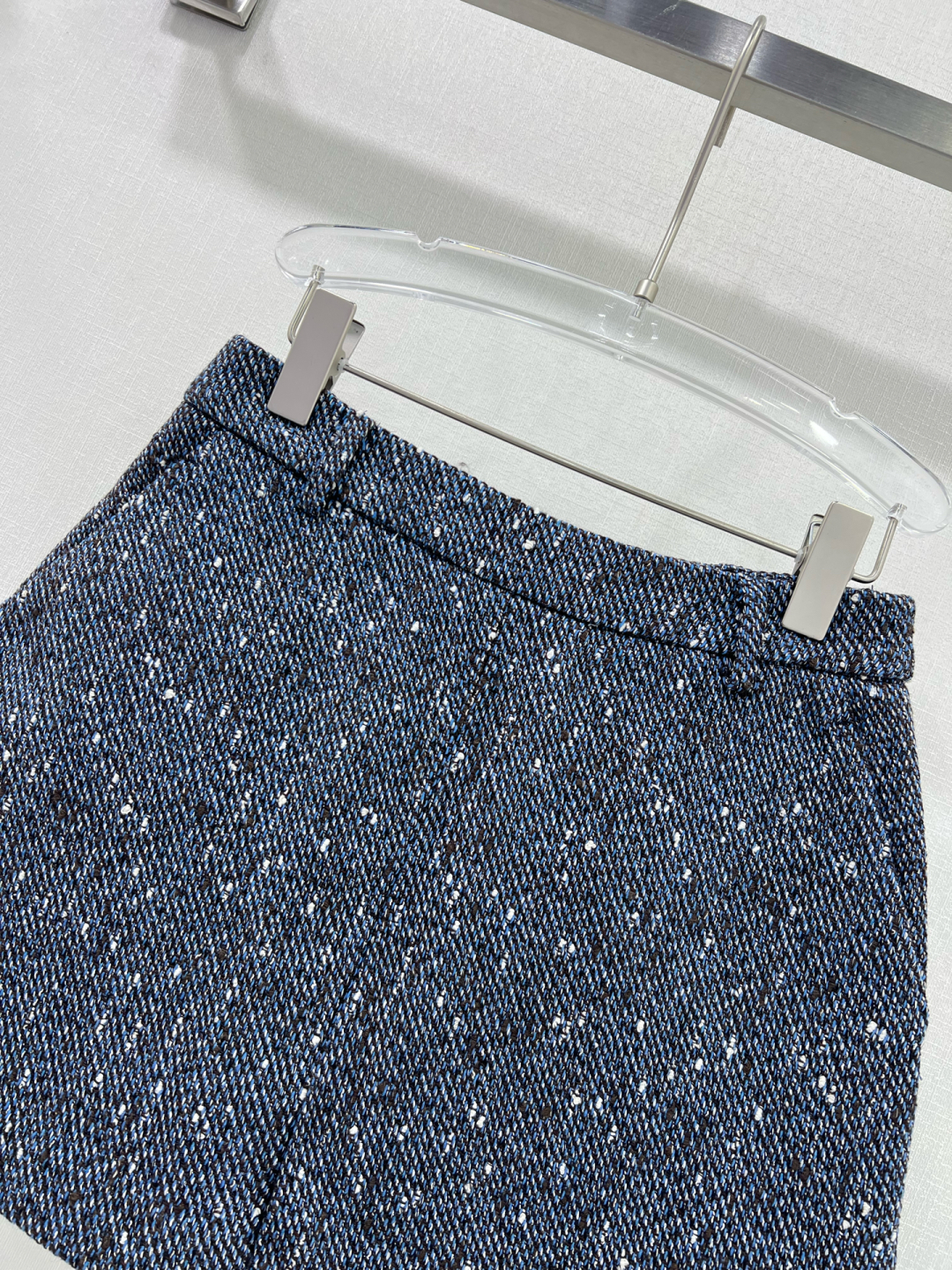 Elegant Half Skirt with Plumbology and Heavy Work – Classic and Stylish Design - 图片 3