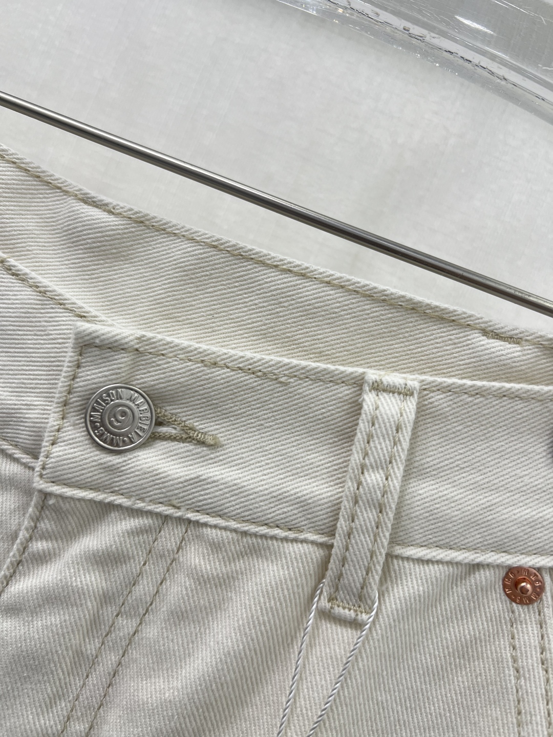 New MM6 Margiela Jeans: Single-Size Female Suit Packaging with Classic Design - 图片 2