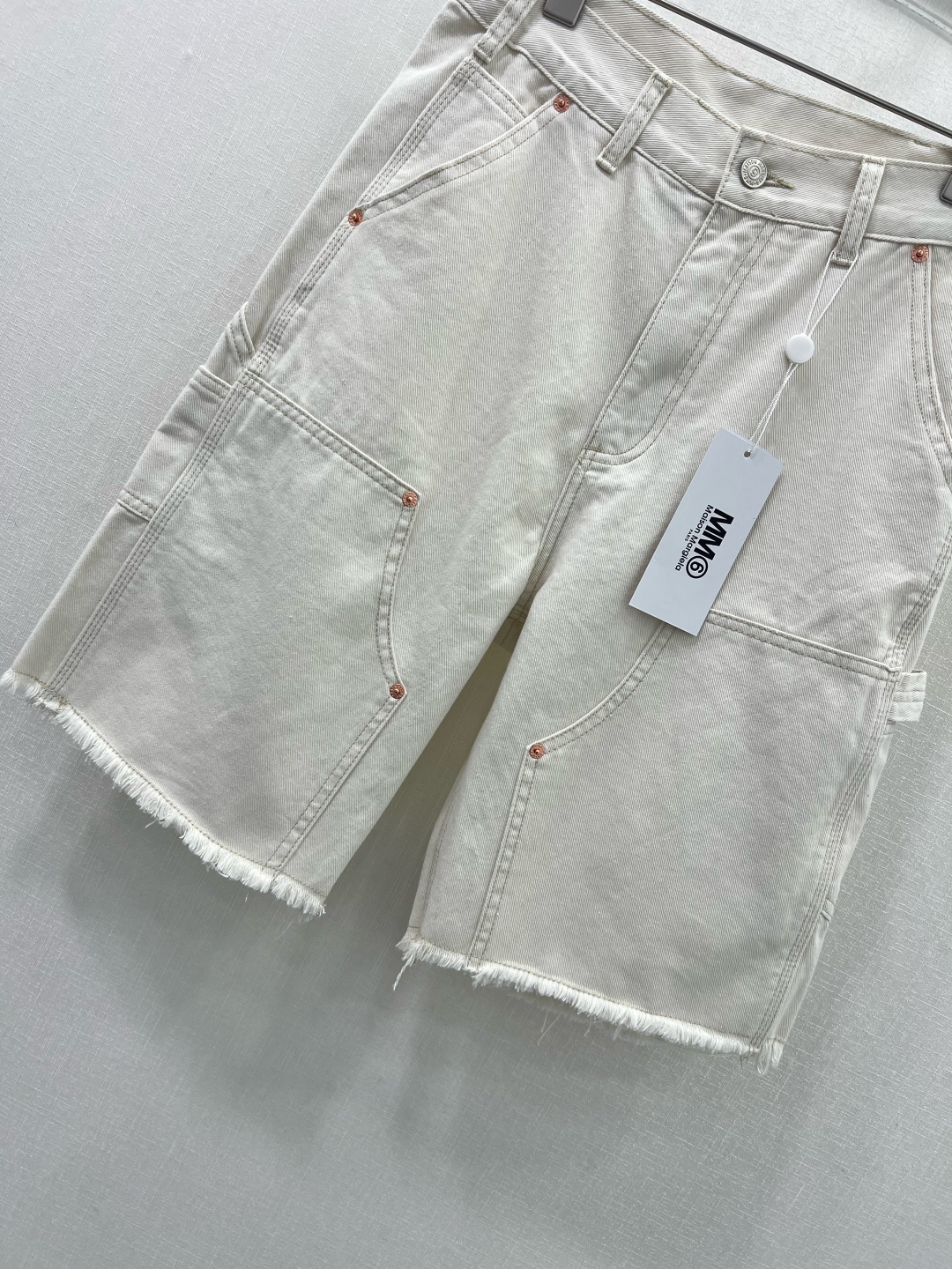 New MM6 Margiela Jeans: Single-Size Female Suit Packaging with Classic Design - 图片 4