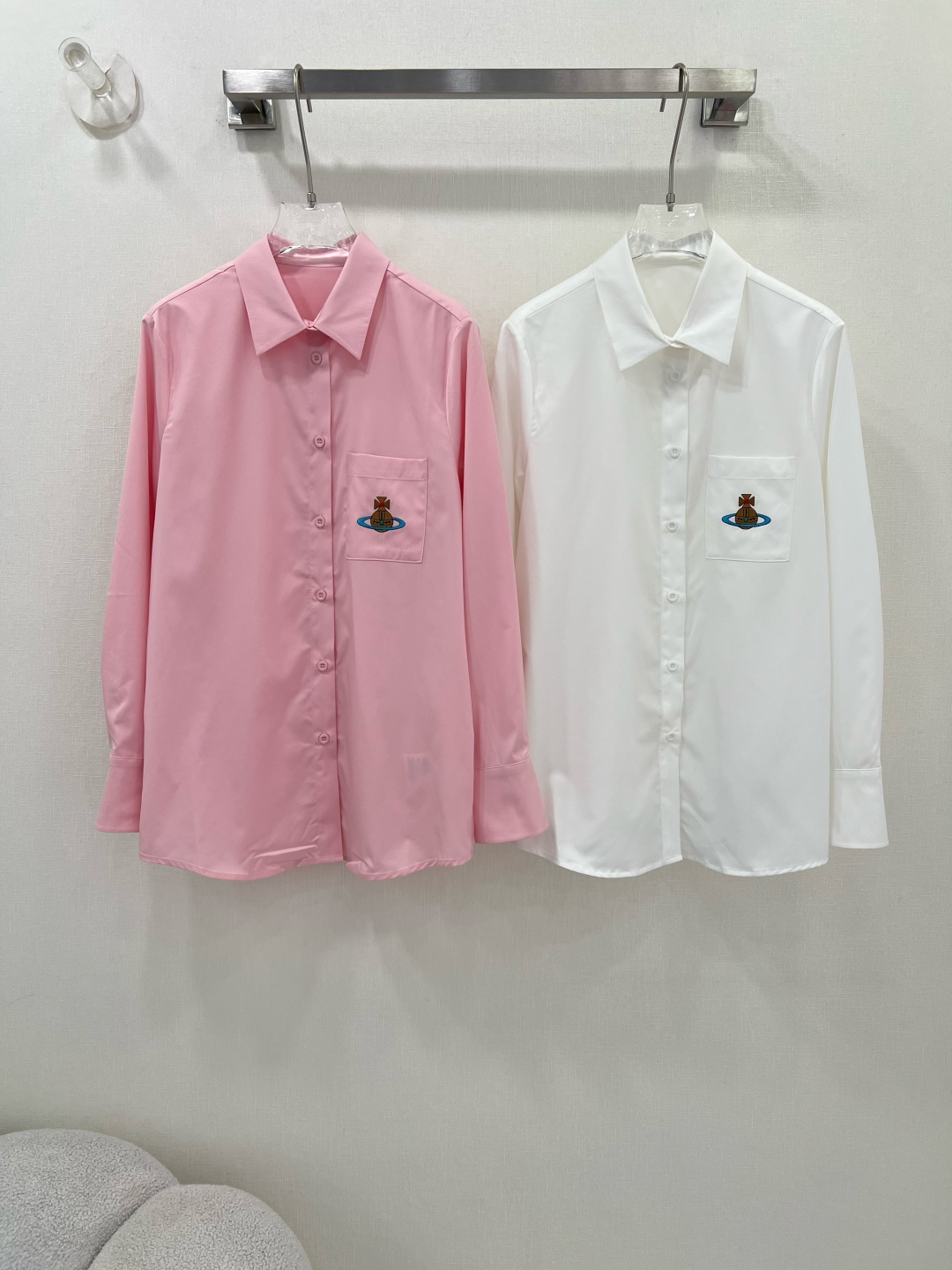 “A’s Handy and Stylish Shirt-Cleaner for Easy Day-to-Day Commuting” - 图片 9