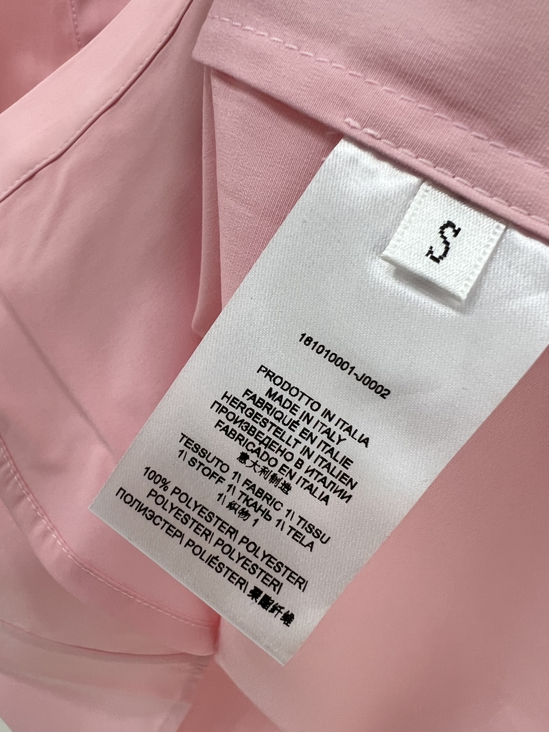 “A’s Handy and Stylish Shirt-Cleaner for Easy Day-to-Day Commuting” - 图片 7