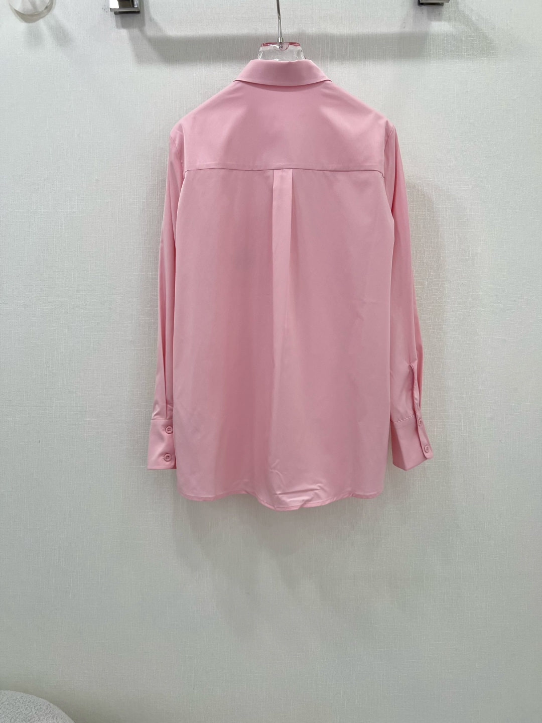 “A’s Handy and Stylish Shirt-Cleaner for Easy Day-to-Day Commuting” - 图片 8
