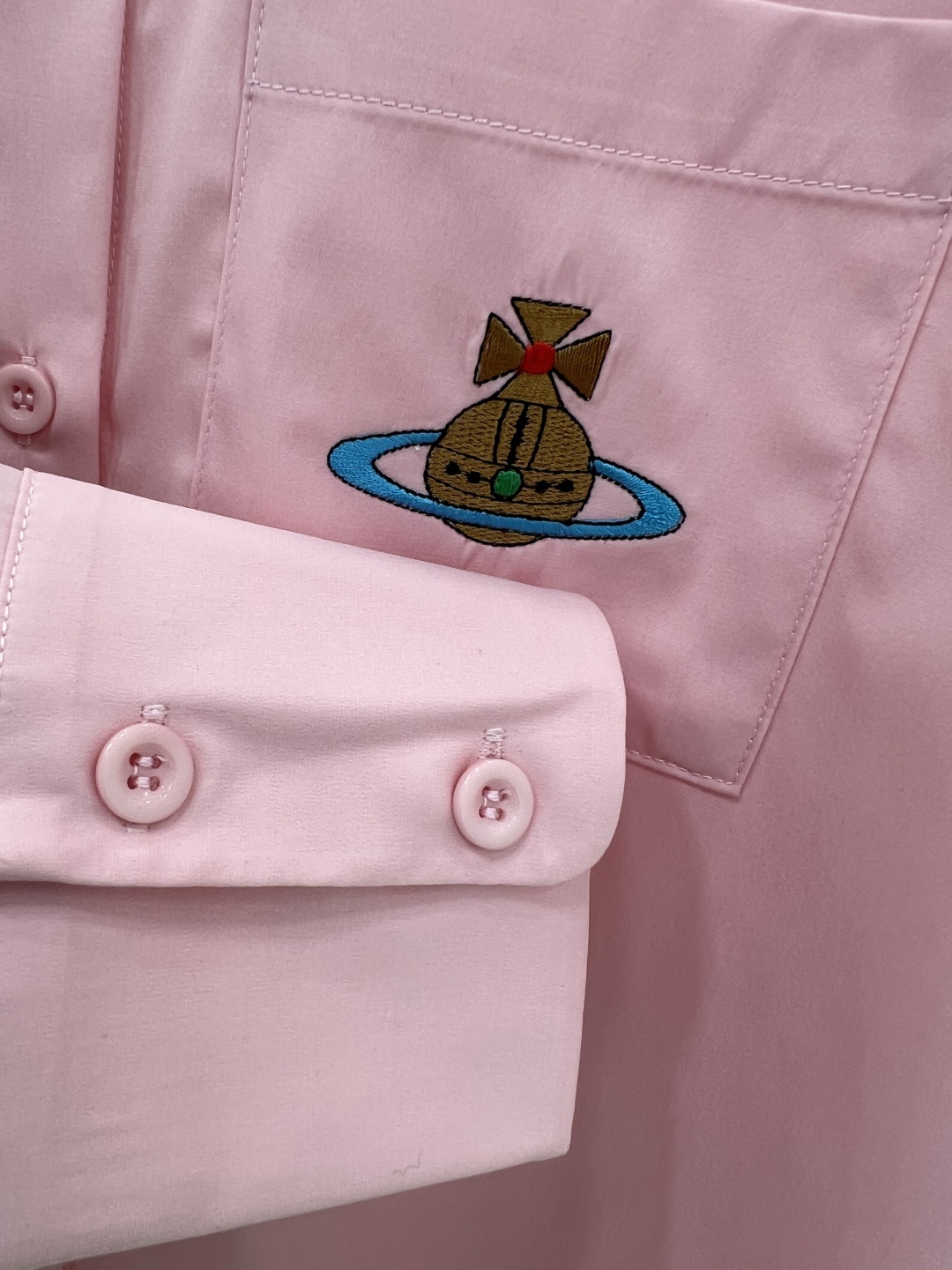“A’s Handy and Stylish Shirt-Cleaner for Easy Day-to-Day Commuting” - 图片 6