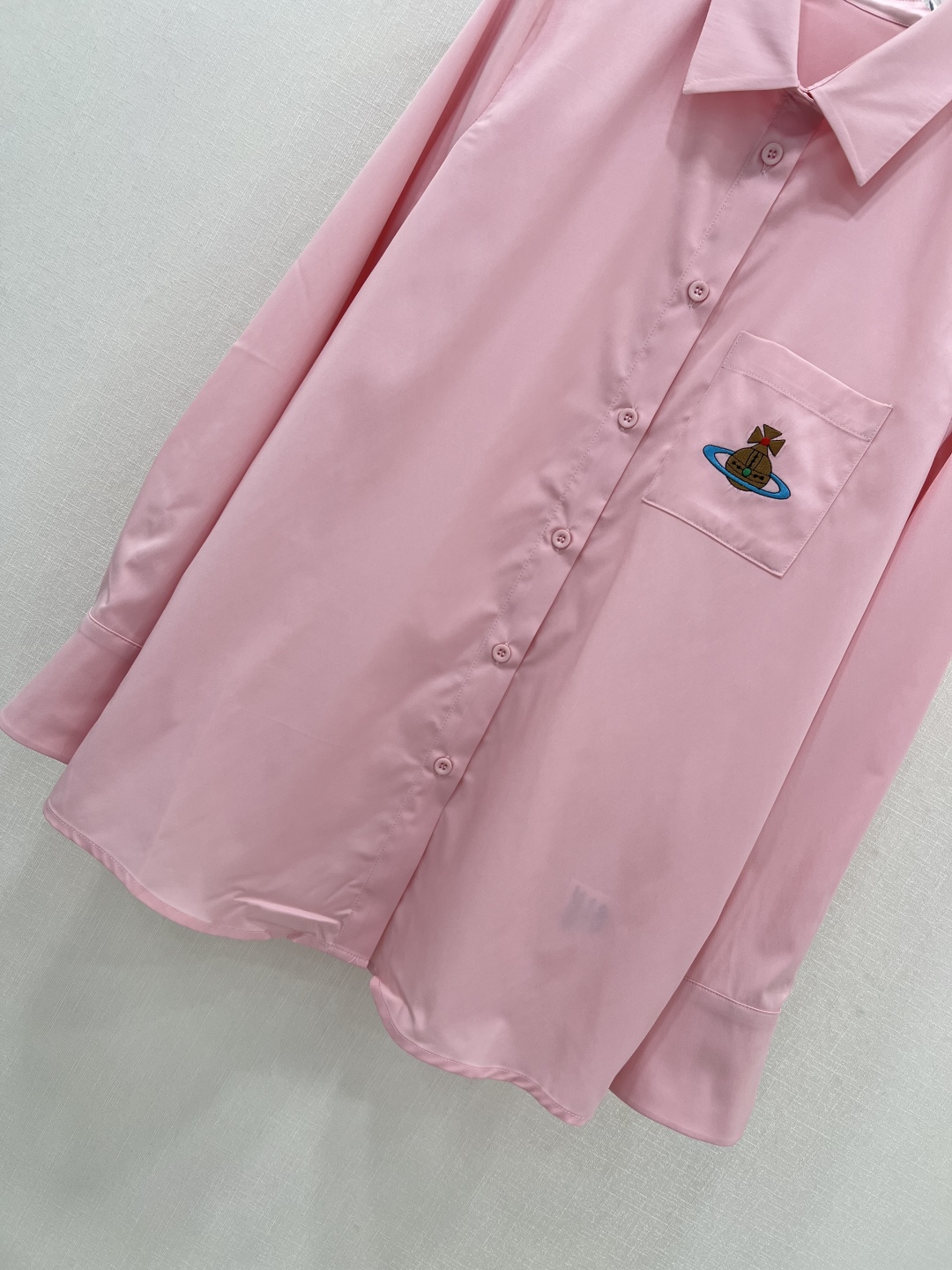 “A’s Handy and Stylish Shirt-Cleaner for Easy Day-to-Day Commuting” - 图片 5