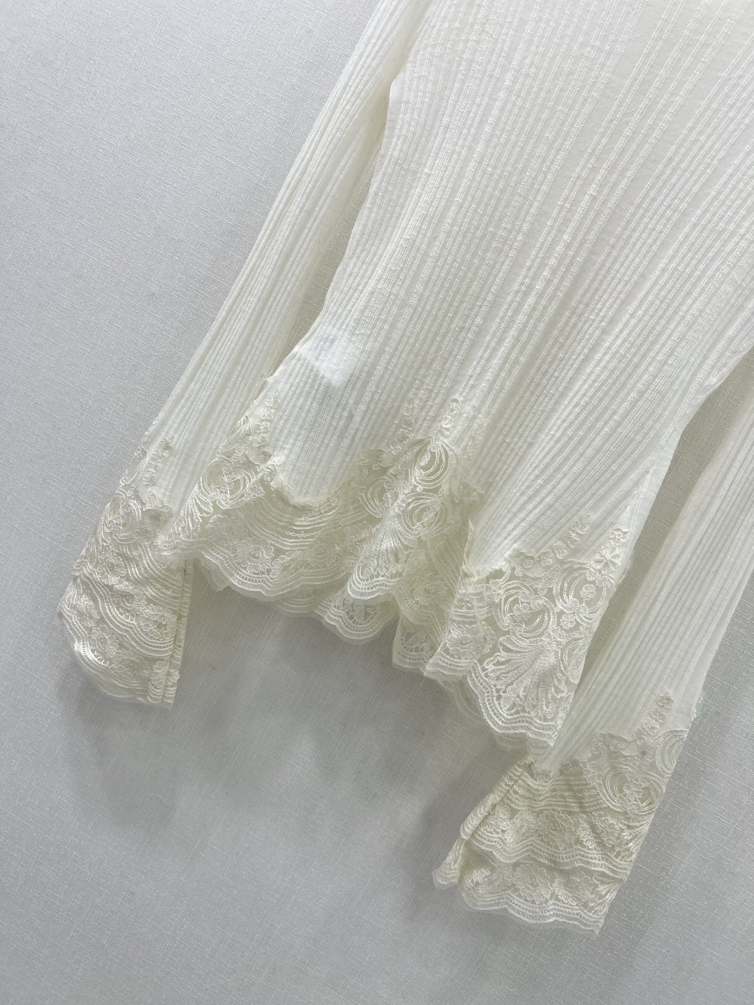 Ermanno Scervino Lace Knit Shirt with Unique Cufflink Detail - 图片 8