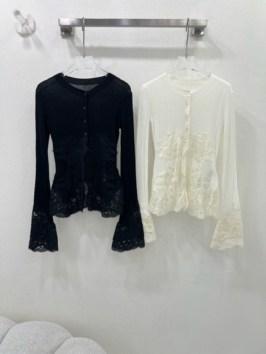 Ermanno Scervino Lace Knit Shirt with Unique Cufflink Detail - 图片 9