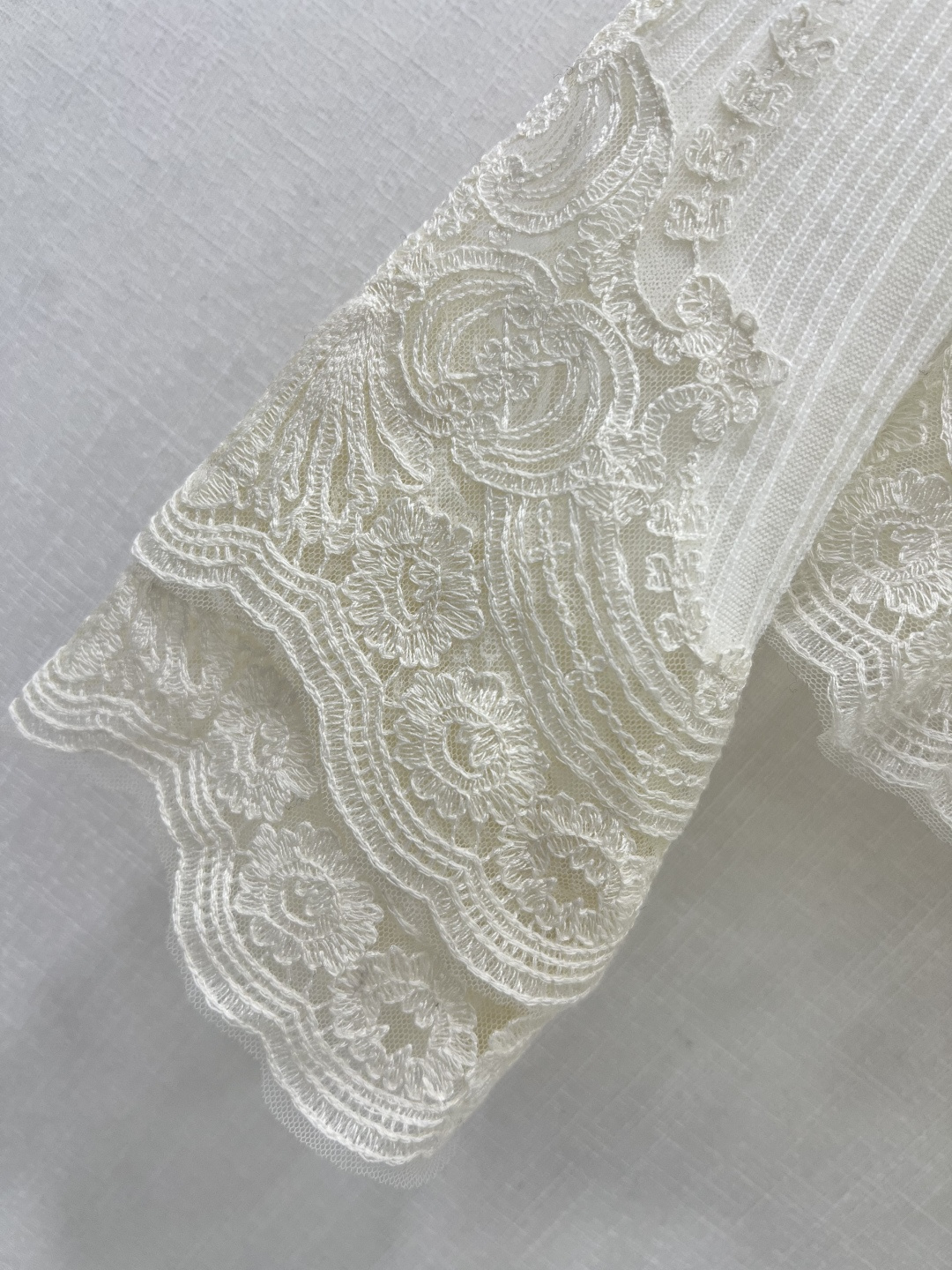 Ermanno Scervino Lace Knit Shirt with Unique Cufflink Detail - 图片 4