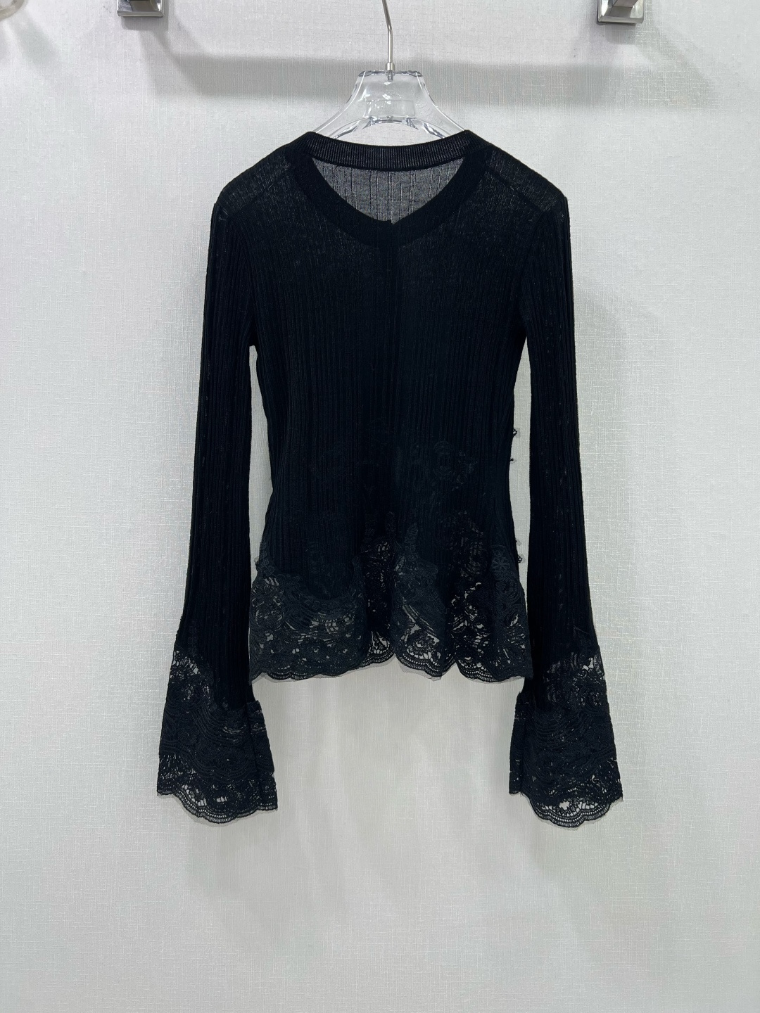 “Ermanno Scervino Lace Dress: Versatile and Stylish Spring Collection” - 图片 8