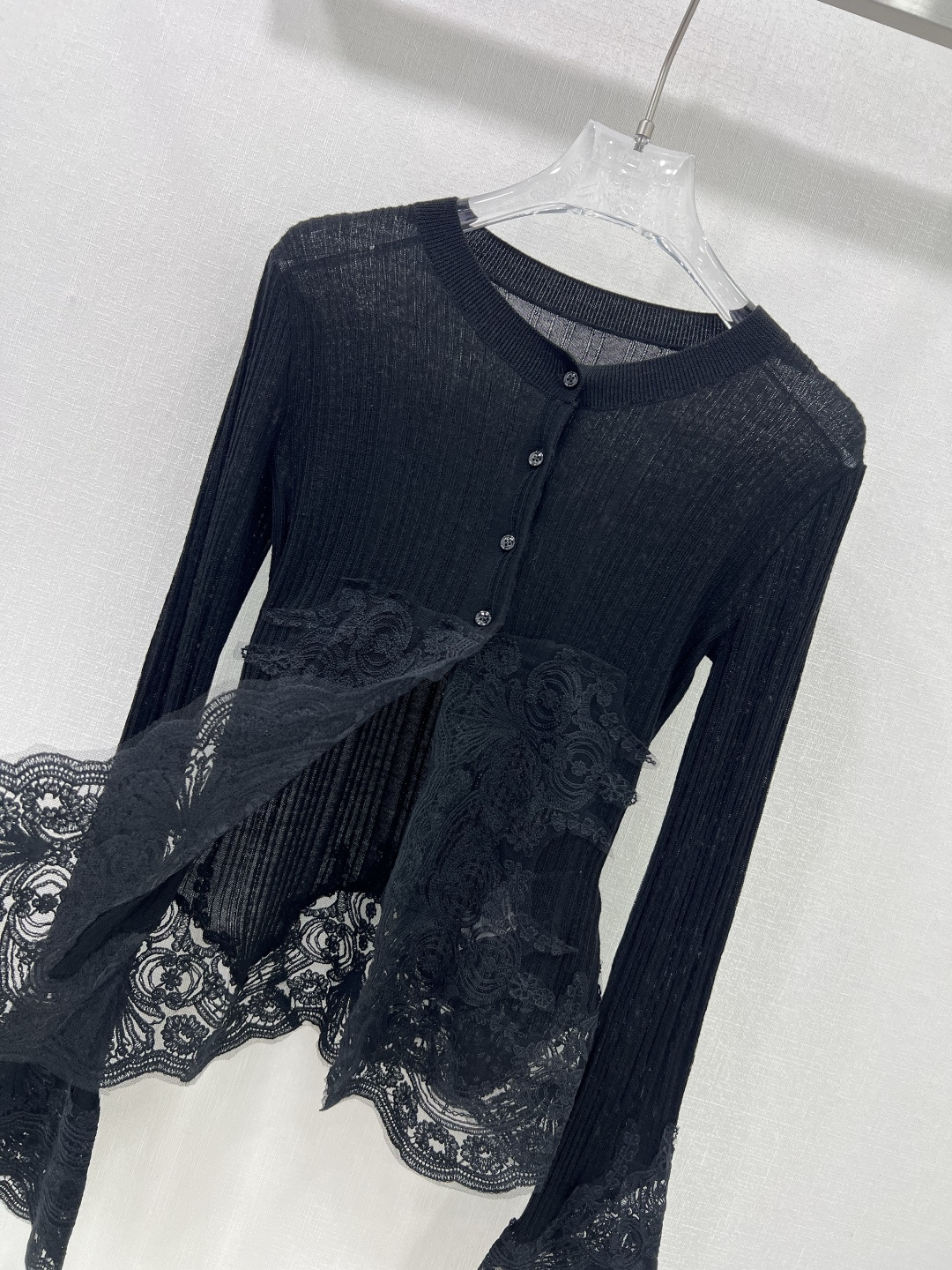 “Ermanno Scervino Lace Dress: Versatile and Stylish Spring Collection” - 图片 4