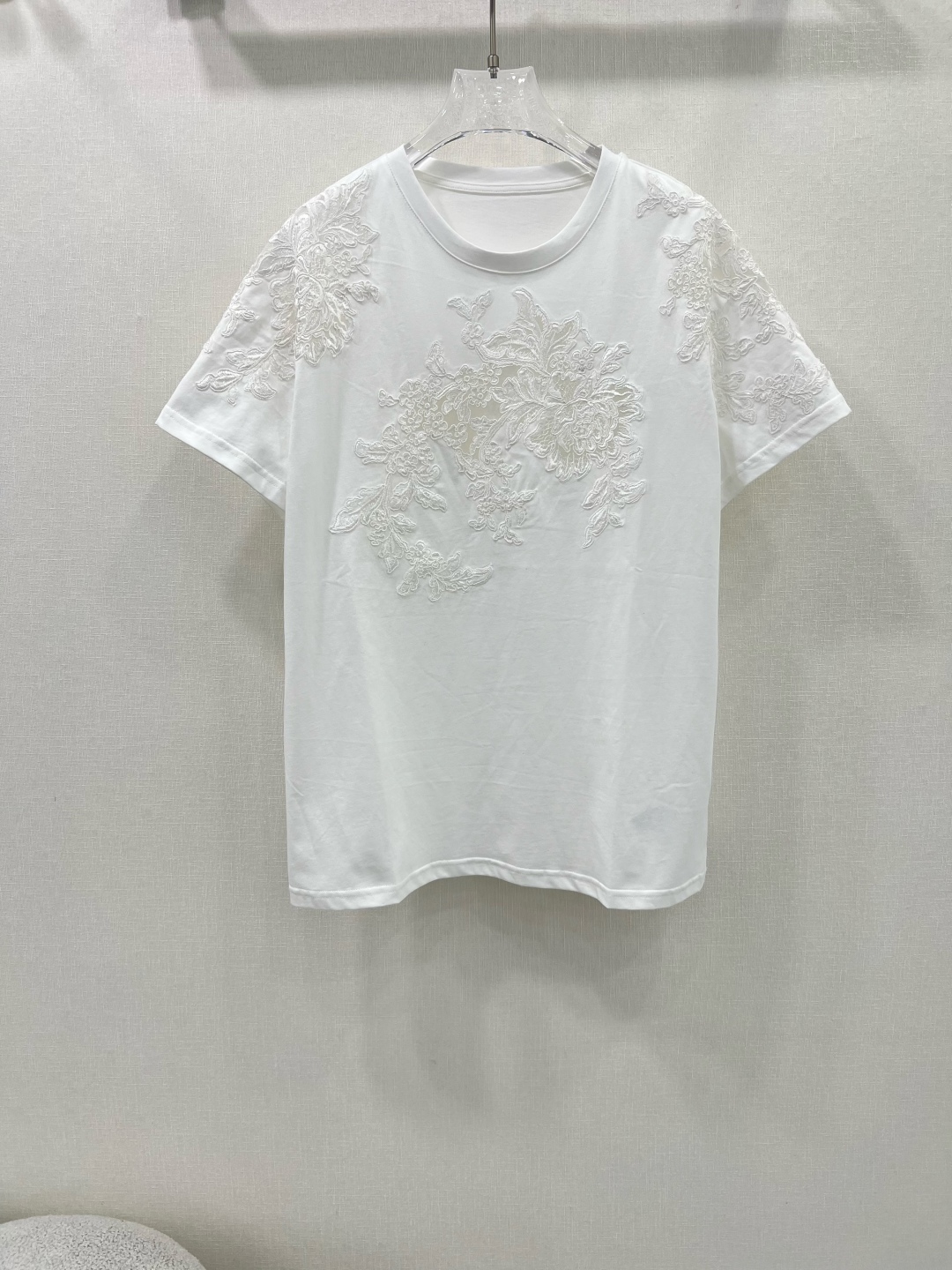 P748 One-Size-Fits-All Dress by Ermanno Scervino: New Spring T-Shirt with Customized Comfort