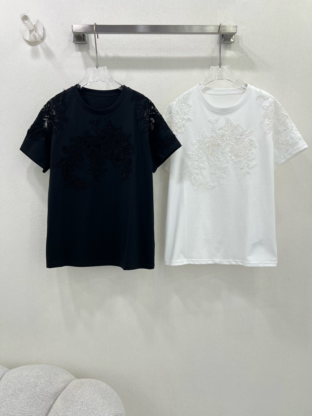P748 One-Size-Fits-All Dress by Ermanno Scervino: Stylish Cotton T-shirt with Brand Highlights - 图片 9