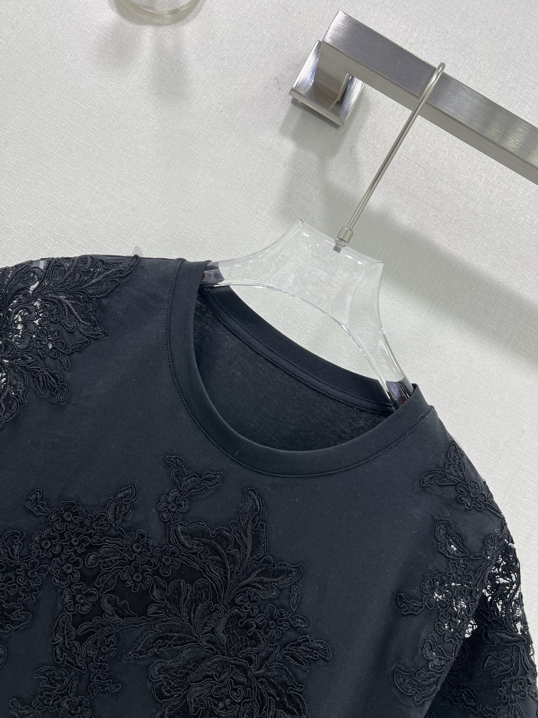 P748 One-Size-Fits-All Dress by Ermanno Scervino: Stylish Cotton T-shirt with Brand Highlights - 图片 2