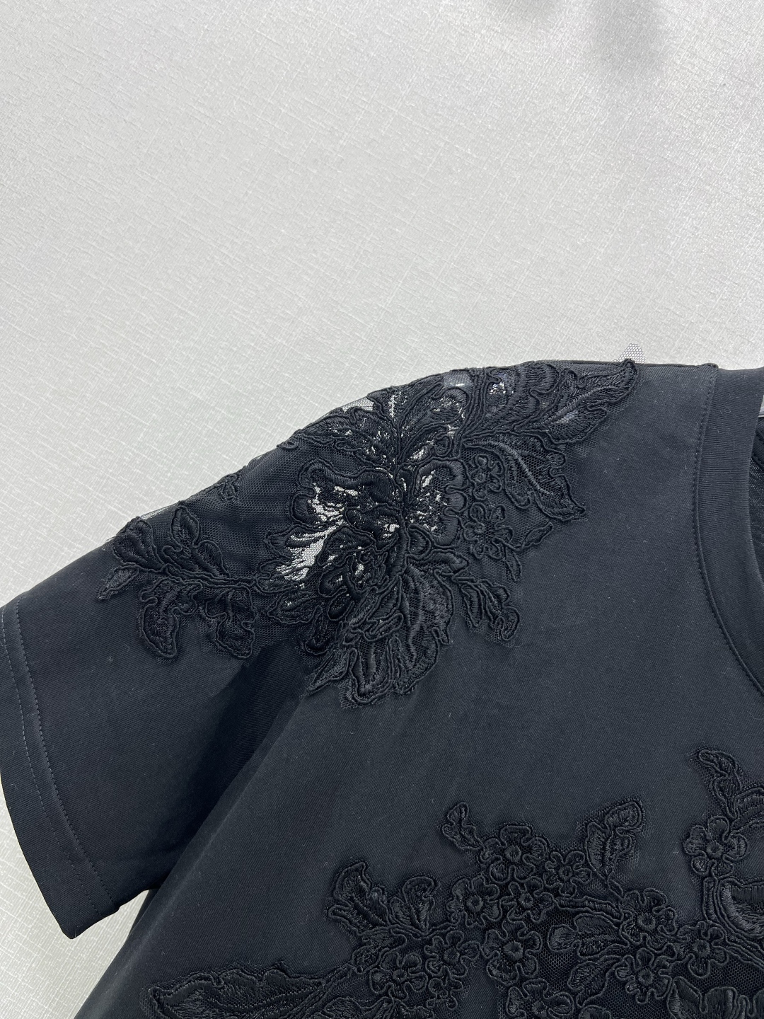 P748 One-Size-Fits-All Dress by Ermanno Scervino: Stylish Cotton T-shirt with Brand Highlights - 图片 5