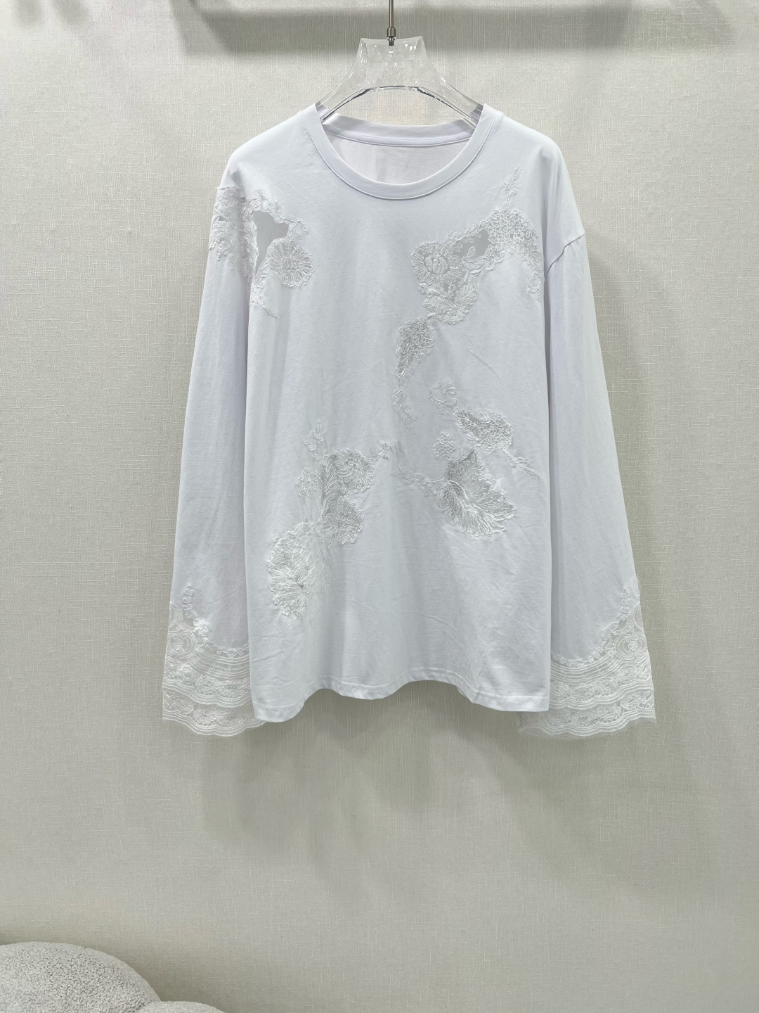 “Stylish Female Suit by Ermanno Scervino: New Spring Collection with High-Quality Cotton T-shirts”