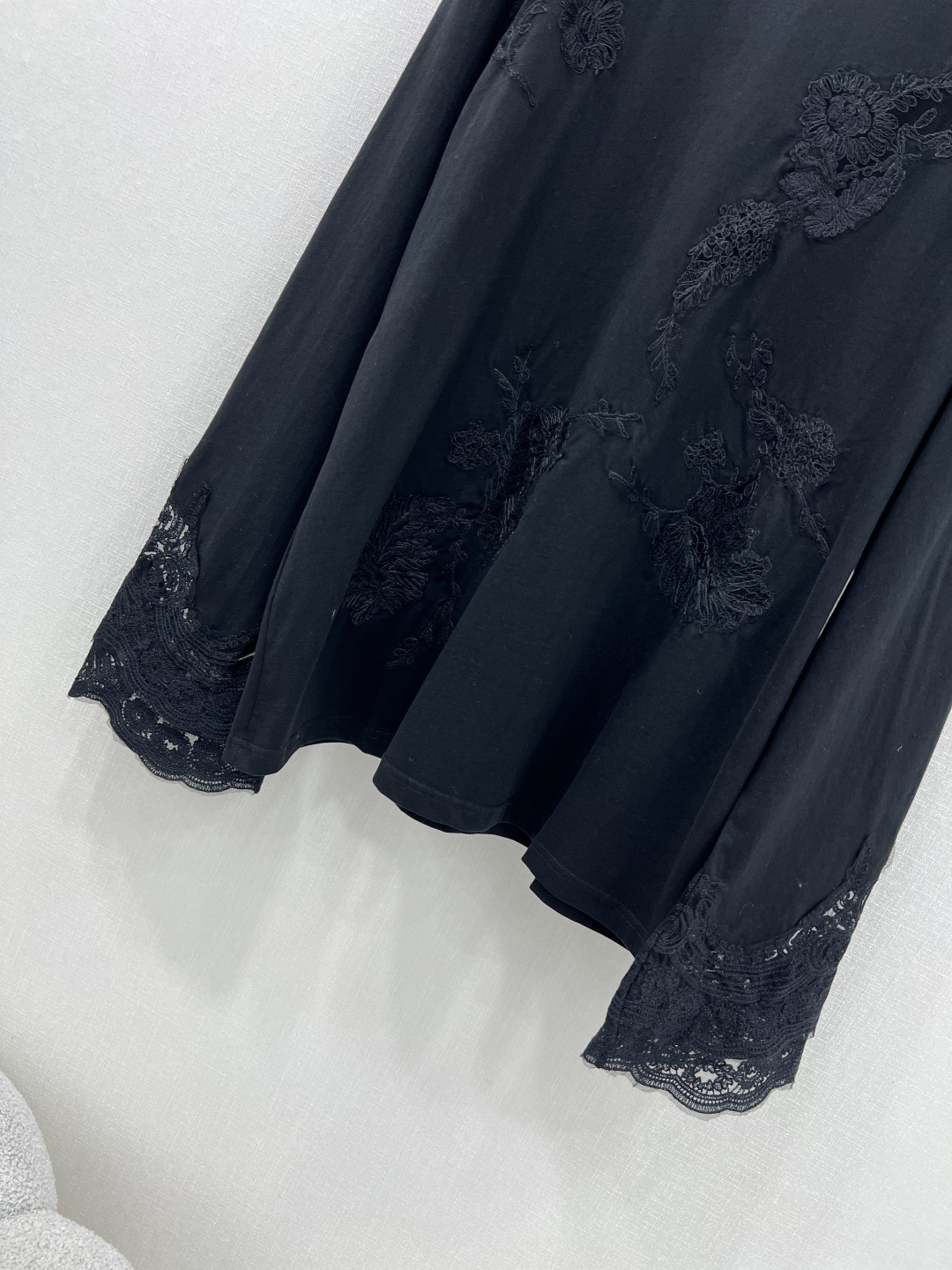 Stylish Female Suit by Ermanno Scervino: New Spring Collection with Premium Quality. - 图片 4