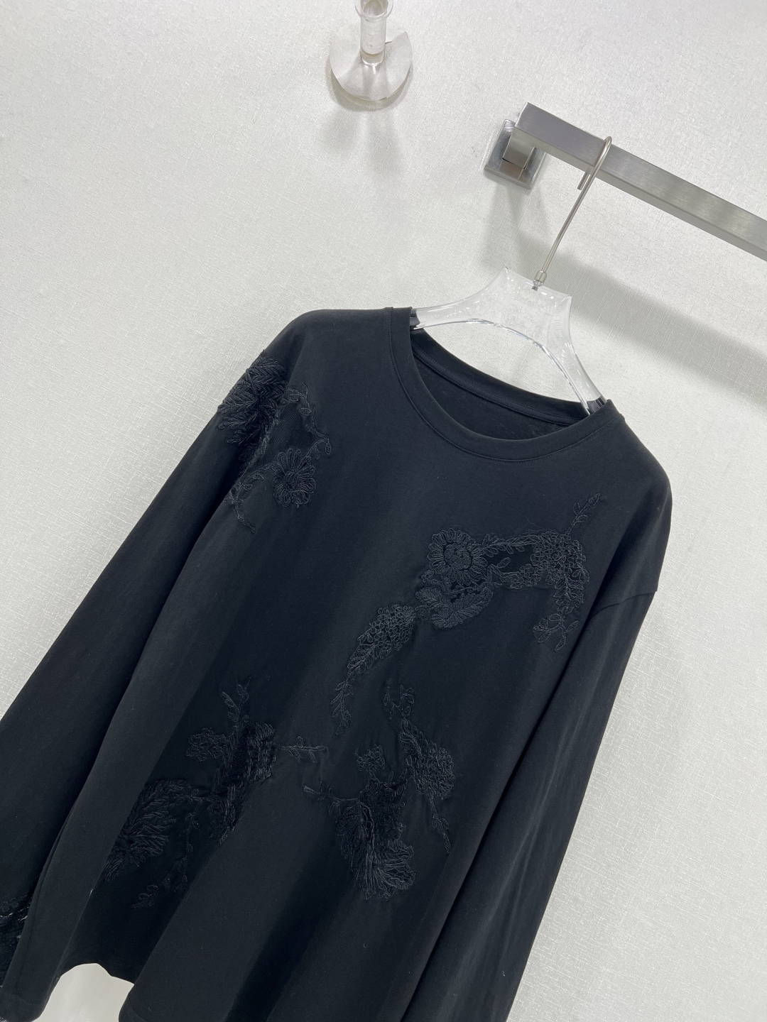 Stylish Female Suit by Ermanno Scervino: New Spring Collection with Premium Quality. - 图片 3