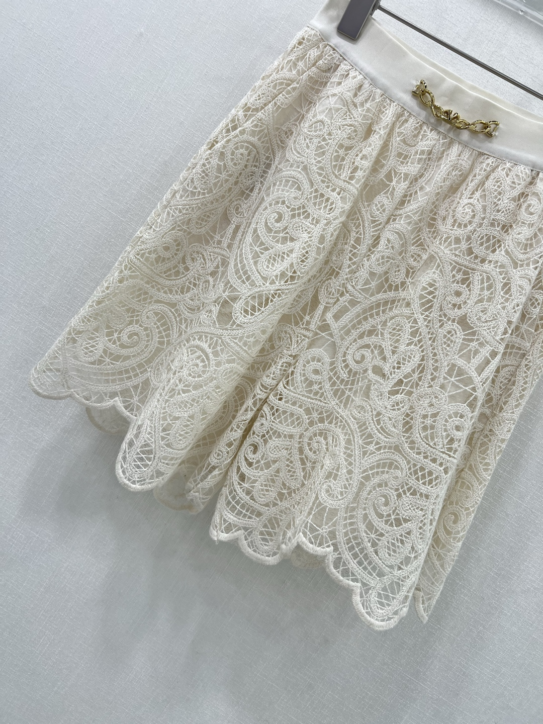 Stylish Women’s Suit with French Lace Shorts and V-String – Valentin Warren/Tennu 25 - 图片 4