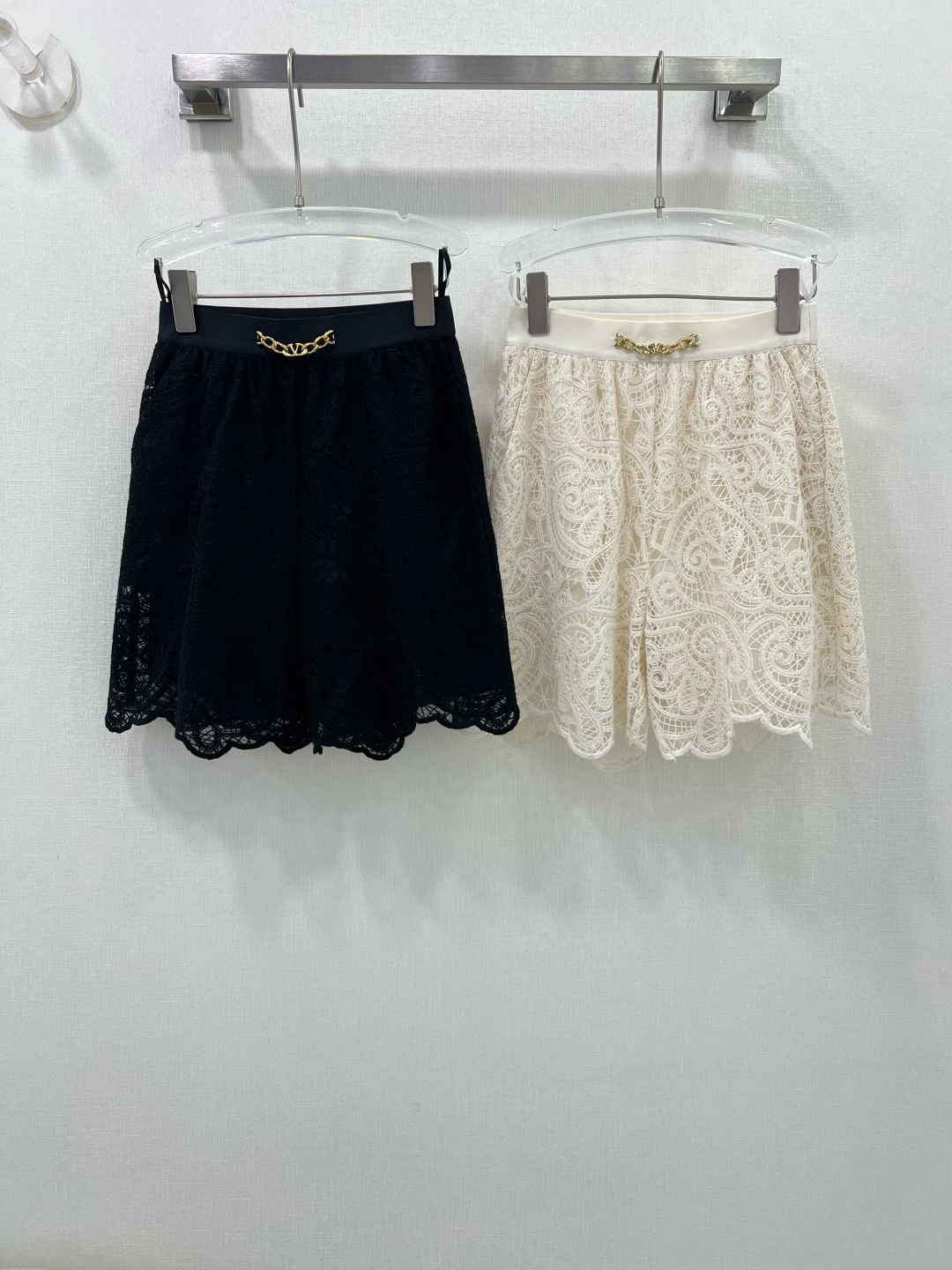 Stylish Valentin Warren/Tennu Women’s Suit with French Lace Shorts – Review - 图片 9