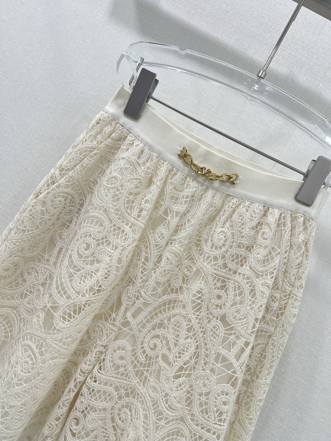 Stylish Women’s Suit with French Lace Shorts and V-String – Valentin Warren/Tennu 25 - 图片 3