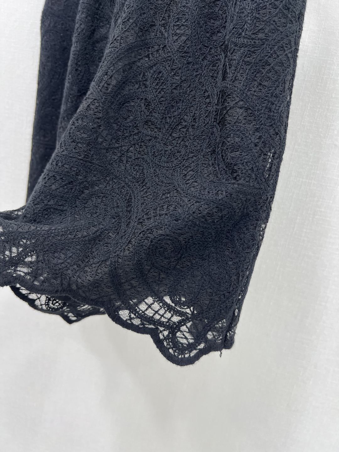 Stylish Valentin Warren/Tennu Women’s Suit with French Lace Shorts – Review - 图片 6