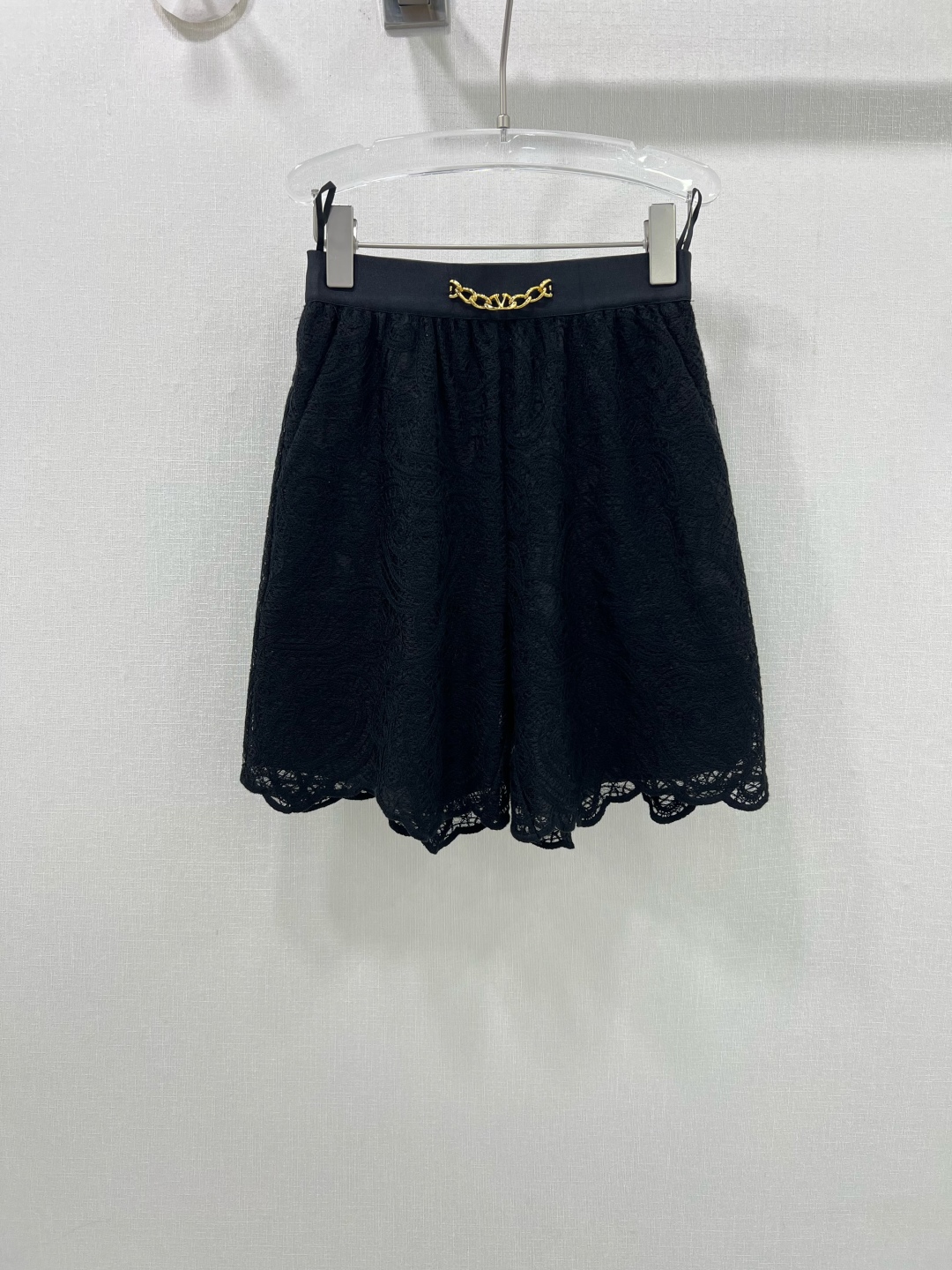Stylish Valentin Warren/Tennu Women’s Suit with French Lace Shorts – Review - 图片 1